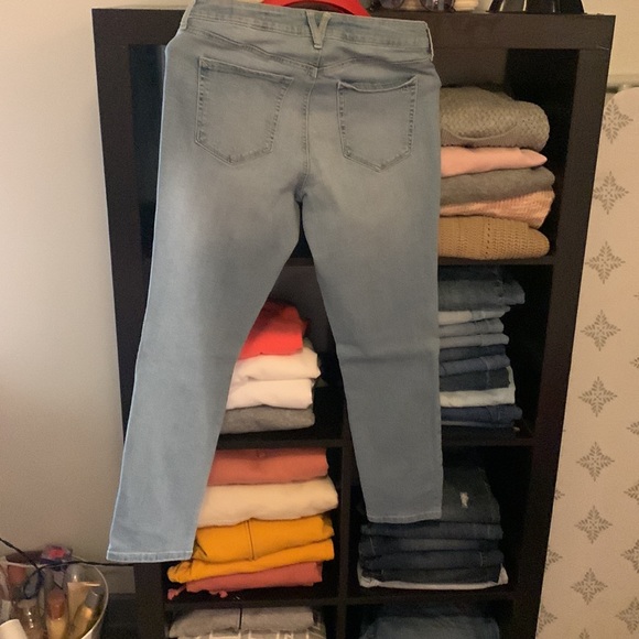 Women’s rolled crop skinny stonewash, jeans - Picture 4 of 4